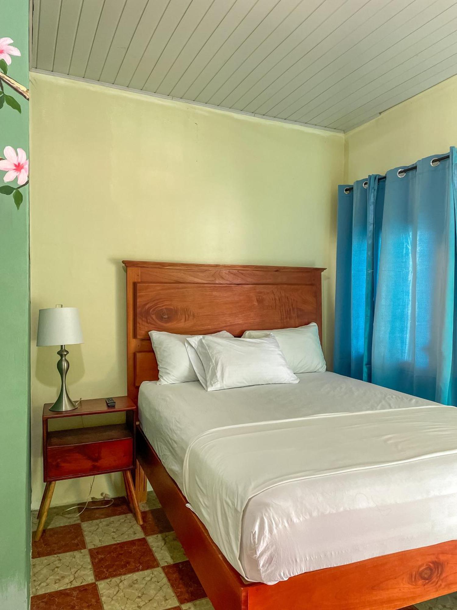 Hostal Eden Moyogalpa Exterior photo
